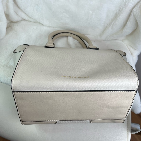 Beautiful Danielle Nicole Cream Tote - Picture 4 of 7